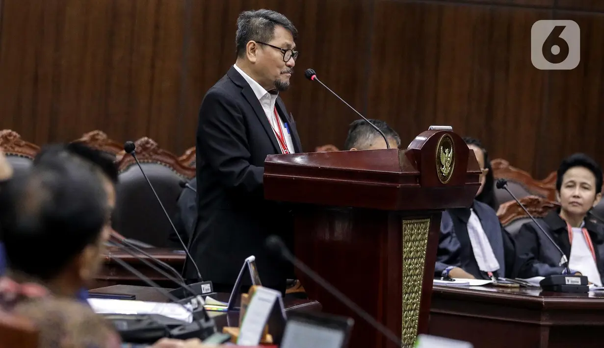 Ketua Komisioner Lembaga Manajemen Kolektif Nasional (LMKN) Dharma Oeratmangun meminta Mahkamah Konstitusi (MK) menolak permohonan uji materi yang dilayangkan Nazril Irham (Ariel) bersama 28 musisi terkait Undang-Undang Hak Cipta Nomor 28 Tahun 2014. (Liputan6.com/Herman Zakharia)