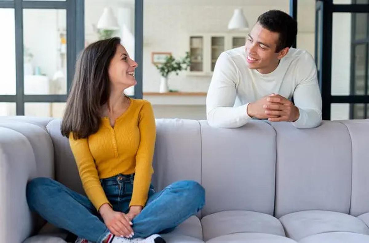 Cara Mengenali Pria yang Mencintai Kamu dengan Tulus dari Cara Berkomunikasinya
