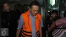 Tersangka kasus dugaan suap penghentian penanganan perkara korupsi PT Brantas Abipraya di Kejati DKI Jakarta, Sudi Wantoko usai menjalani pemeriksaan di Gedung KPK, Jakarta, Rabu (13/4/2016). (Liputan6.com/Helmi Afandi)
