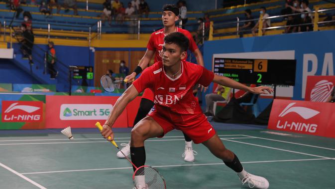 <p>Ganda putra Indonesia, Bagas Maulana/Muhammad Shohibul Fikri, saat bertanding di Kejuaraan Asia 2022 di Manila, Selasa (26/4/2022). Sayang, pasangan muda bulutangkis Indonesia ini harus tersingkir setelah kalah 18, 17-21, 17-21 dari ganda putra Jepang, Akira Koga/Taichi Saito. (Dok. PBSI)</p>