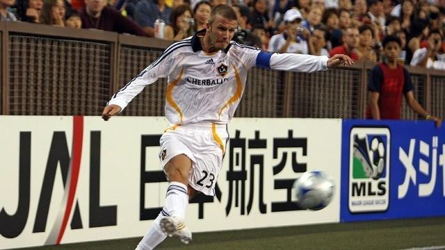 Berikut video 10 gol unik yang berawal dari sepak pojok. David Beckham dan Ronaldinhopun pernah melakukan hal tersebut.