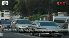 Pelabuhan Merak Banten dibanjiri penumpang. Kondisi ini sudah terjadi sejak Jumat malam. 