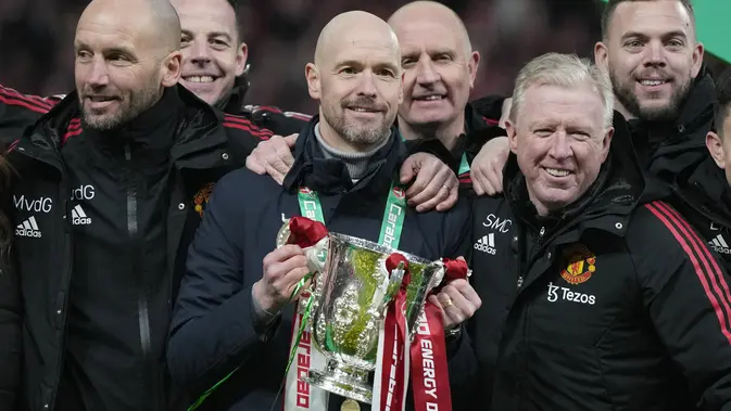 MU Angkat Trofi Carabao Cup, Erik ten Hag Raih Gelar Pertama di Manchester