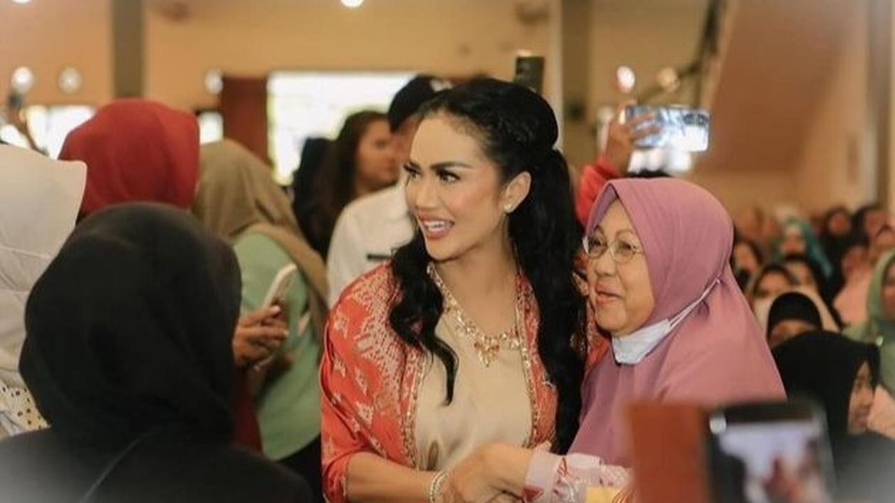 Interaksi Kris Dayanti dengan Masyarakat