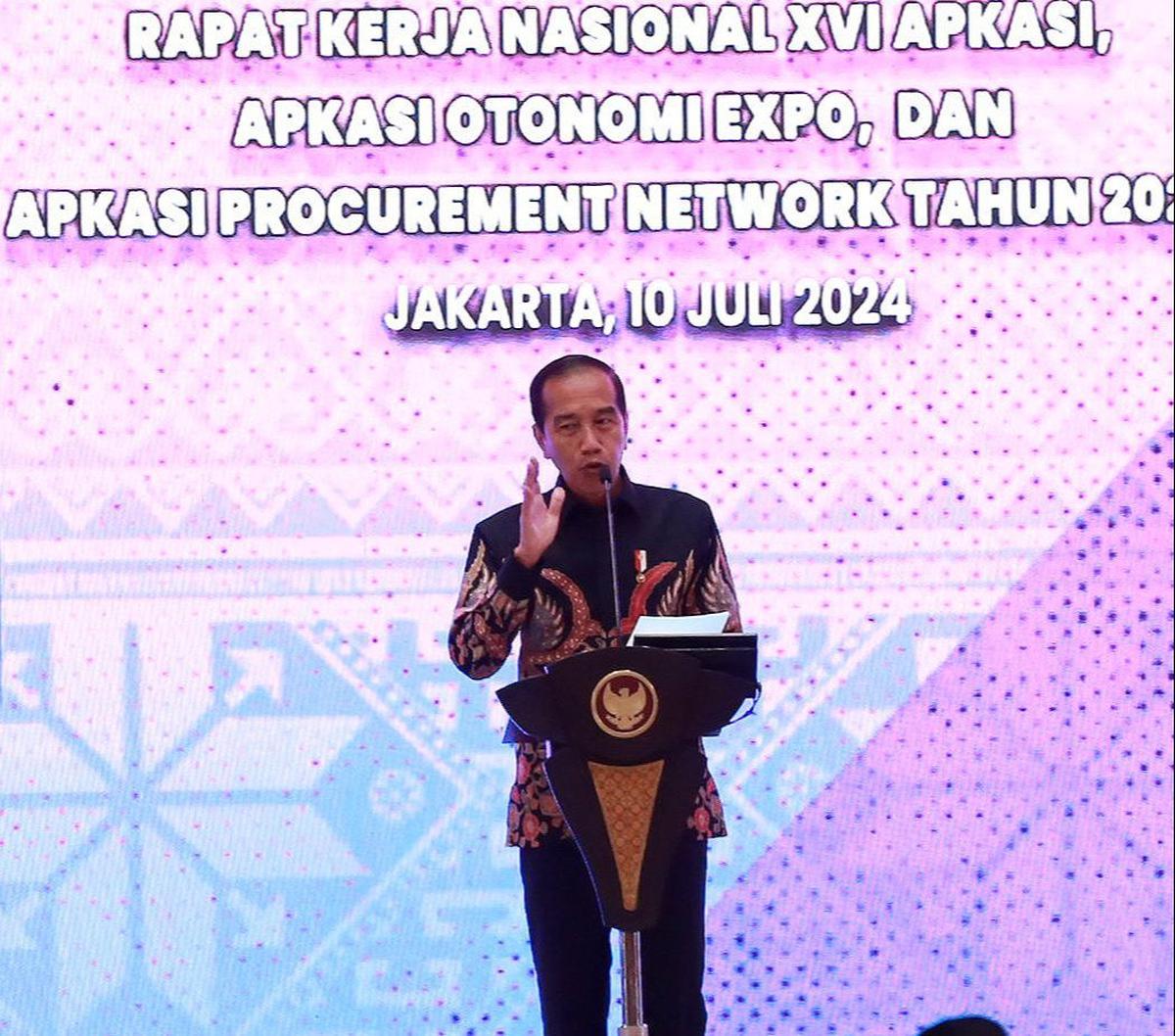 "Ini yang saya cek, masih diangka 41 persen penggunaan produk dalam negeri. Masih 41 untuk kabupaten dan kota 41 persen masih kecil. Artinya, selain itu produk impor," tutur Jokowi.<br>