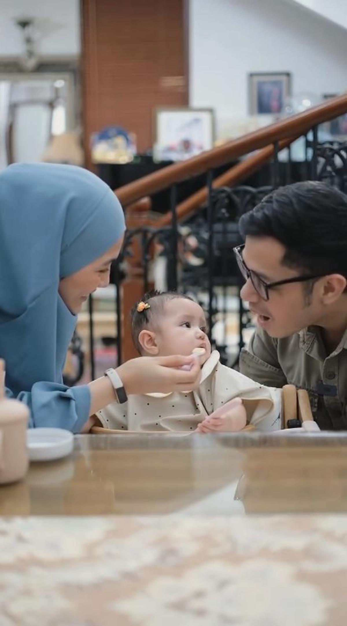 Momen Anak Bungsu Alyssa Soebandono MPASI Pertama, Begini Reaksinya - Dibuatkan Sendiri oleh sang Ibu
