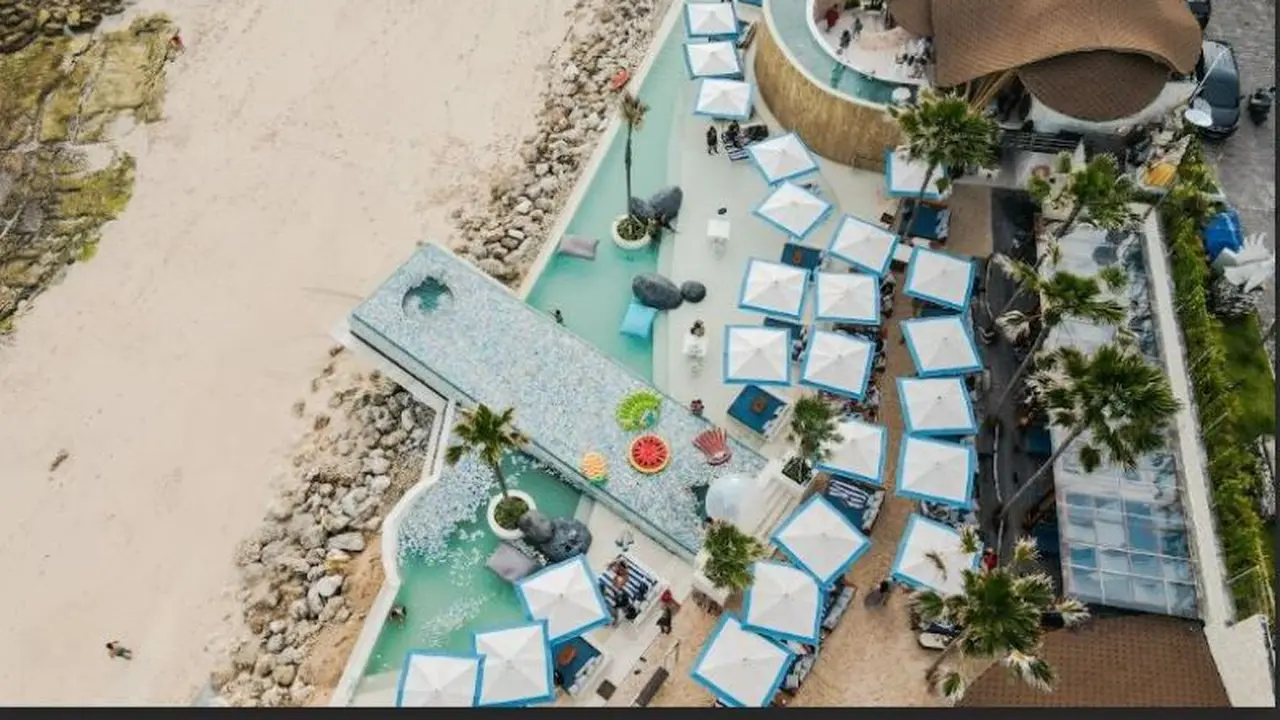 Acara Mingguan Tropical Temptation Beach Club Tampilkan Tarian Tradisional Bali