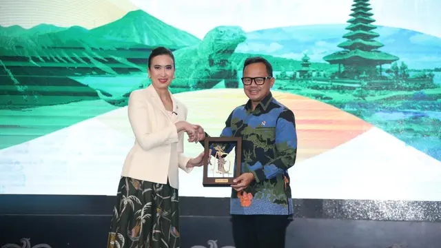 Wakil Menteri Dalam Negeri (Wamendagri) Bima Arya Sugiarto dan Menteri Pariwisata Widiyanti Putri Wardhana. (Dok. Istimewa)