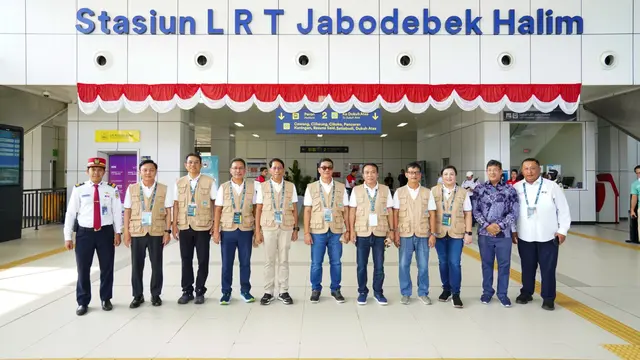 Direktur Utama KAI Didiek Hartantyo mengajak para CEO operator kereta ASEAN naik LRT Jabodebek