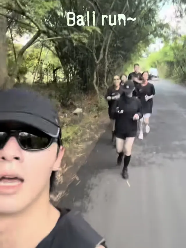 Park Seo Joon sedang liburan di Bali dengan lari. [@bn_sj2013]
