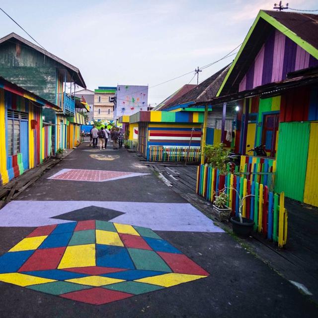 Kampung Pelangi Sega Jadi Destinasi Instagramable Terbaru Di