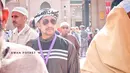 Sebanyak 91orang anggota keluarga besarnya diboyong Irfan untuk pergi ke kota suci Mekkah dan menunaikan ibadah umroh. Di balik kebahagiaan tersebut, ternyata ada cerita yang cukup memilukan. (Instagram/irfanhakim75)
