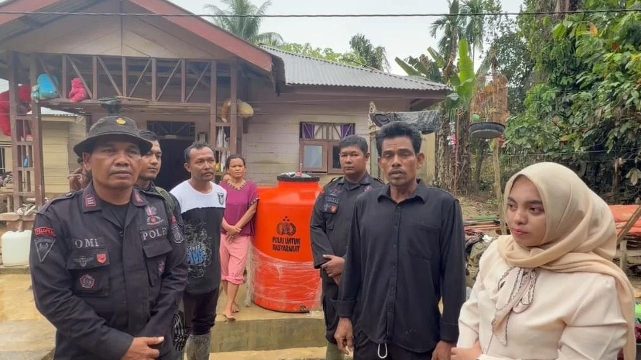 polri bangun sumur bor di aceh tamiang