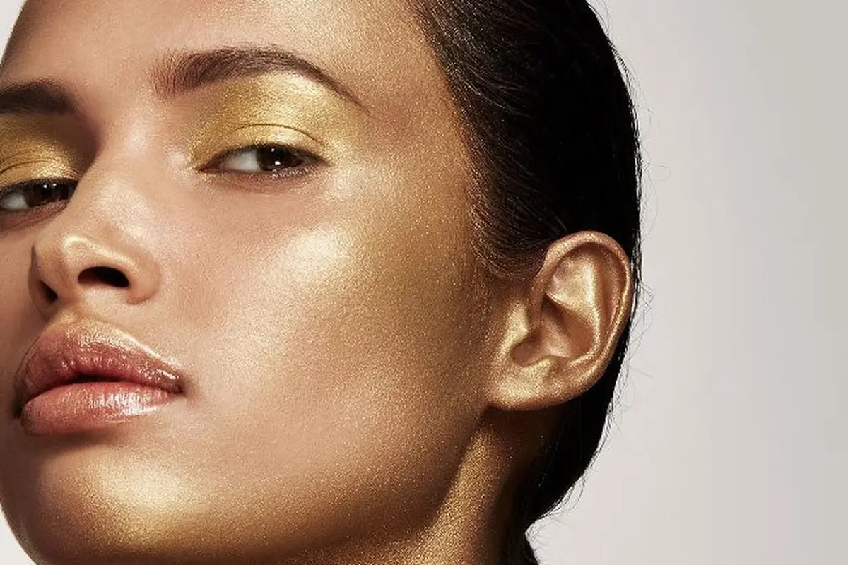 Dulu Dewy Skin, Kini Wajah dengan Kilau Emas Akan Jadi Tren di 2018