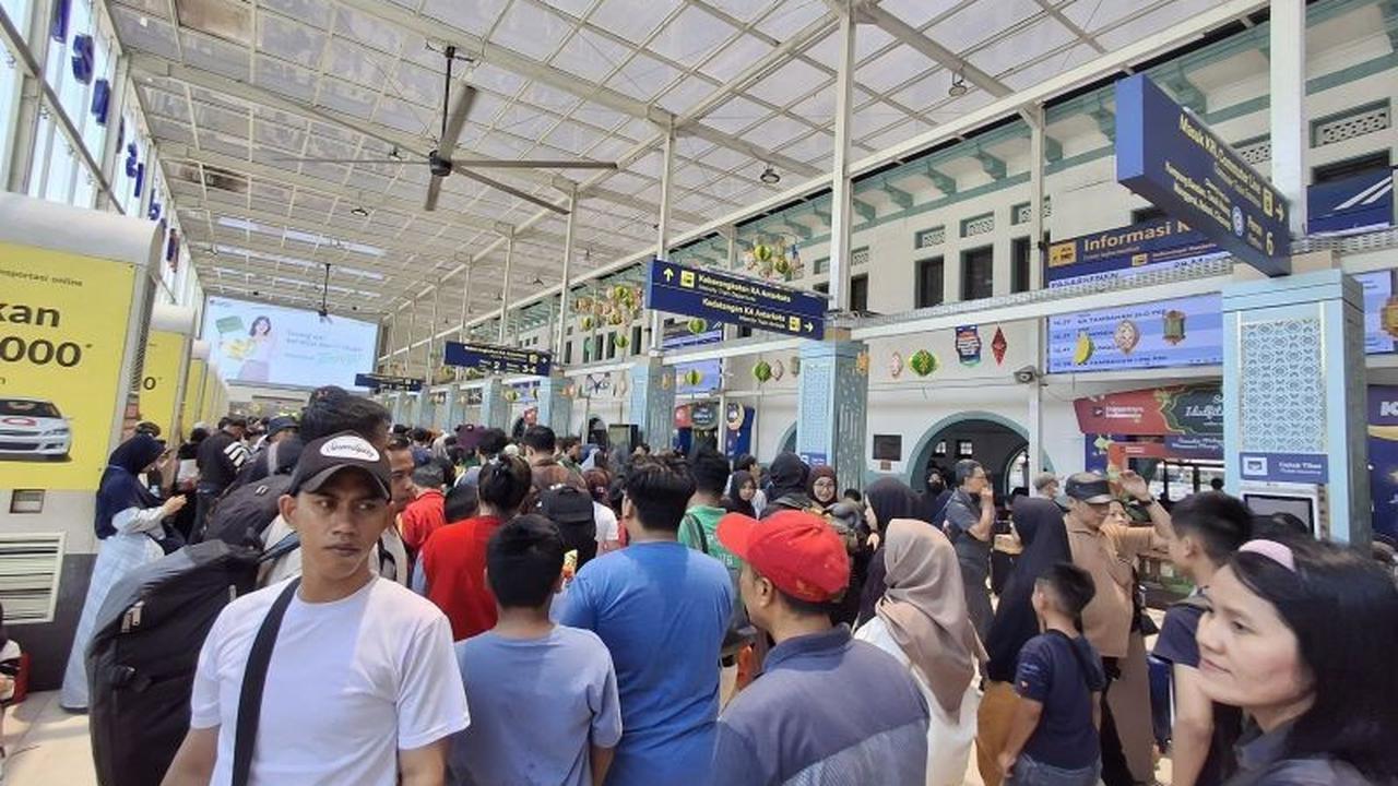 Stasiun Pasar Senen Jadi Titik Kedatangan Terpadat Saat Arus Balik Lebaran H+8 KAI
