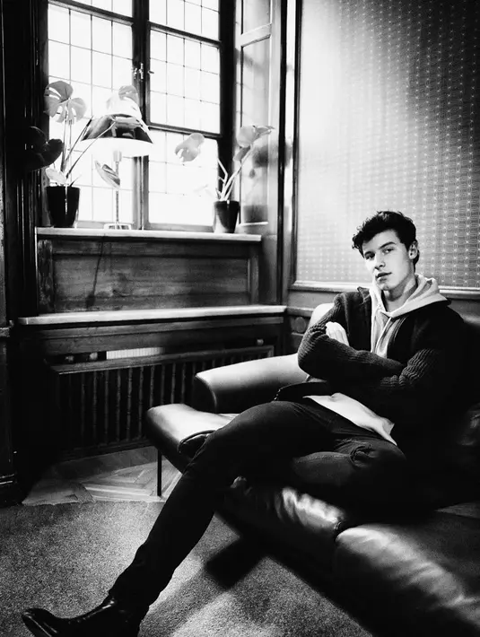 "Namun sesaat mereka menyadari kehadiranku, aku langsung putar   balik dan badan terasa mati rasa," lanjutnya. (instagram/shawnmendes)
