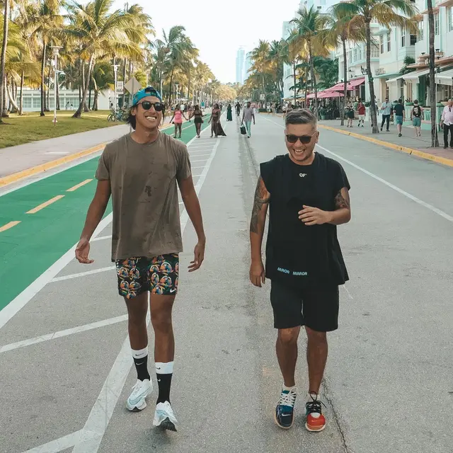 Liburan Bareng Sean Galael, Ini 7 Potret Gading Marten saat di Florida