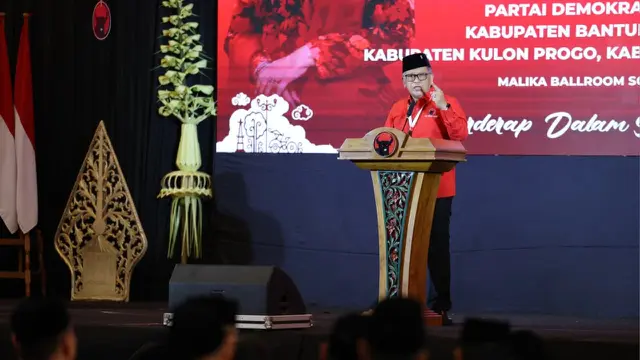 Sekretaris Jenderal PDI Perjuangan Hasto Kristiyanto dalam pembukaan Konferensi Daerah (Konferda) DPD PDIP Jawa Barat di Bandung.