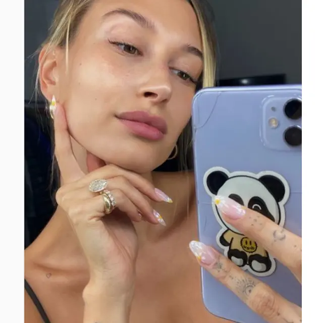 Daisy Nail Art