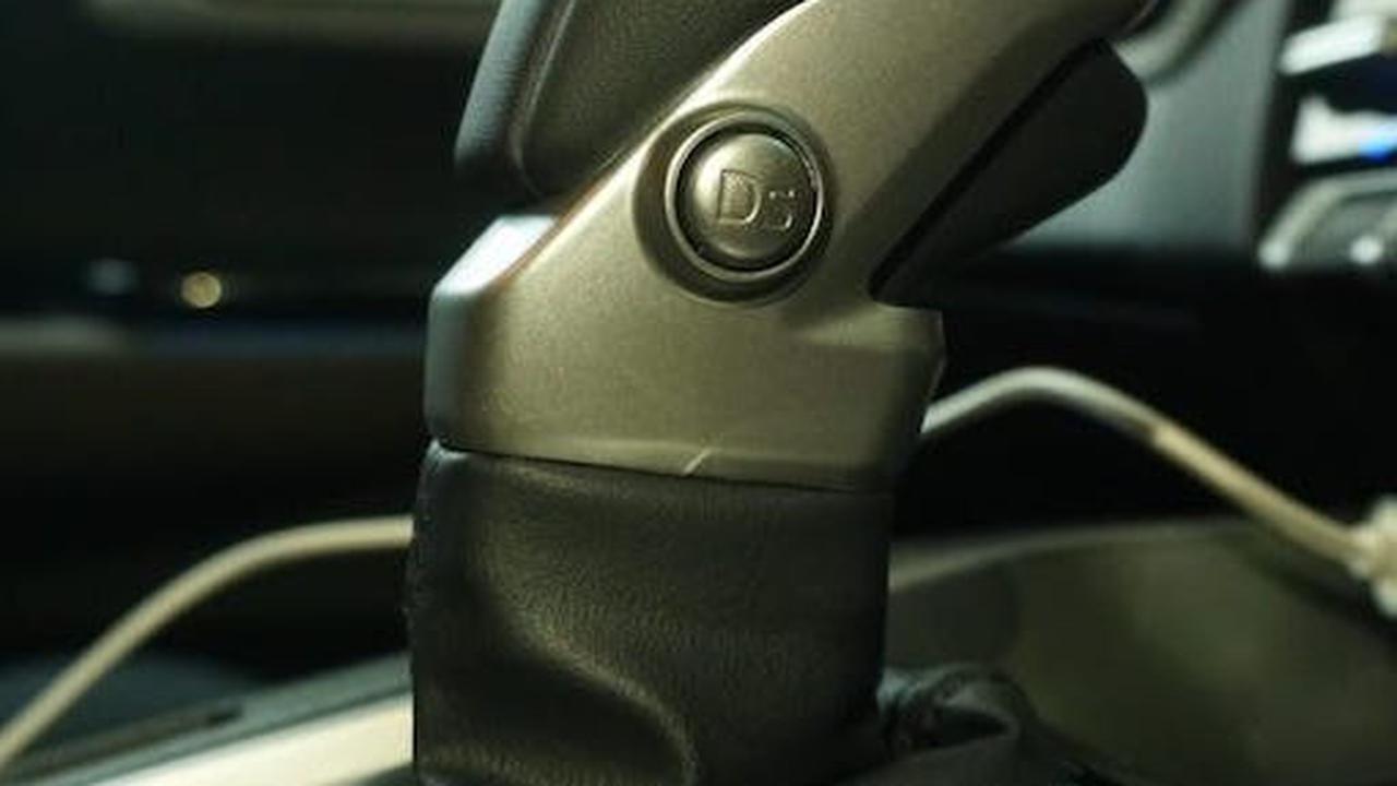 Fitur tersebut: tombol D Sport. <br><br>Tombol ini berada di bagian samping tuas transmisi Mitsubishi Xforce.<br><br>
