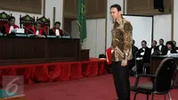 Gubernur DKI Jakarta nonaktif, Basuki T Purnama bersiap menjalani persidangan Lanjutan di Kementan, Jakarta Selatan, Selasa (17/1). Sidang ke-6 mendengarkan empat keterangan saksi dari pihak penuntut umum. (Liputan6.com/Resa Esnir/Pool)