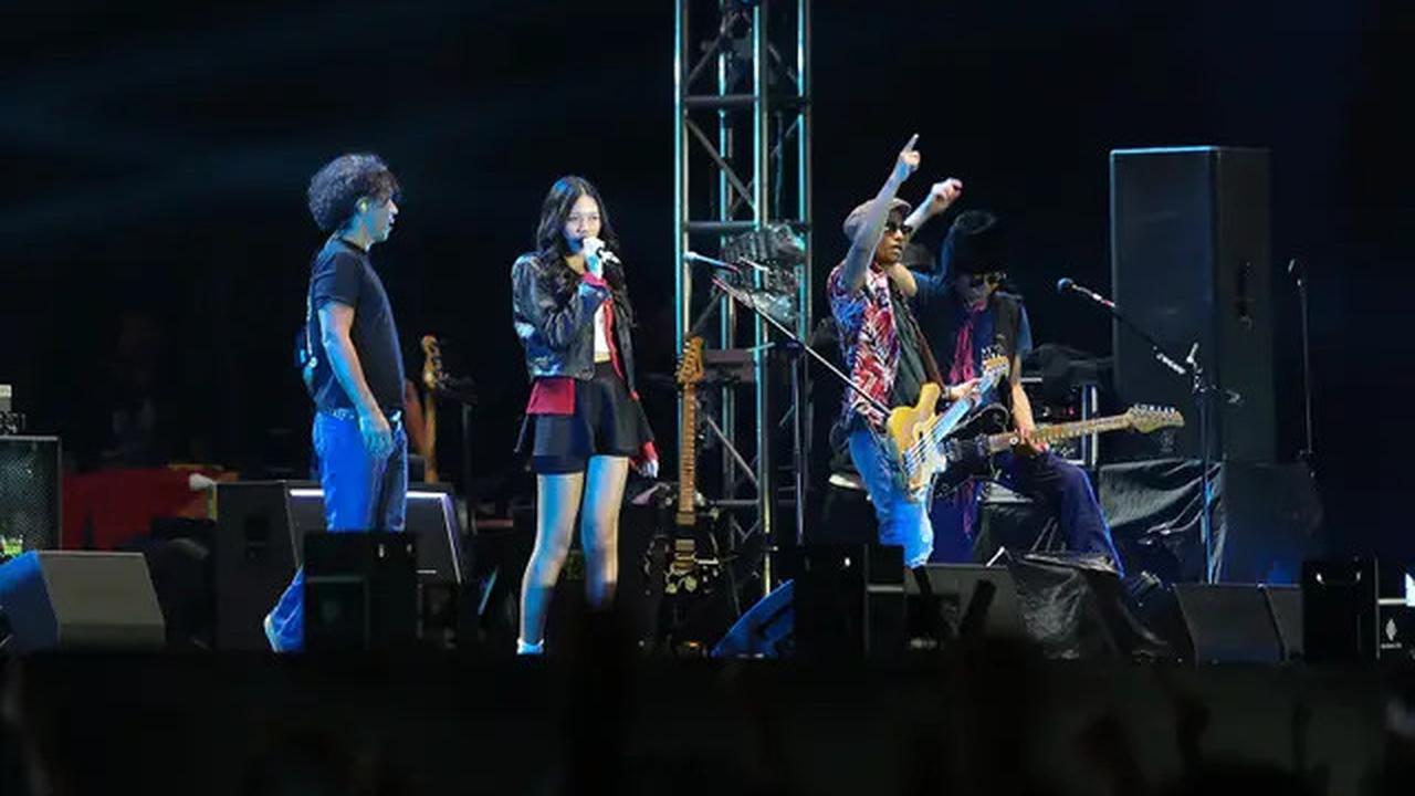 Bahagianya Slank Tampil Sepanggung bersama Anak-anaknya di Konser HUT Pasar Malam Empat Satoe