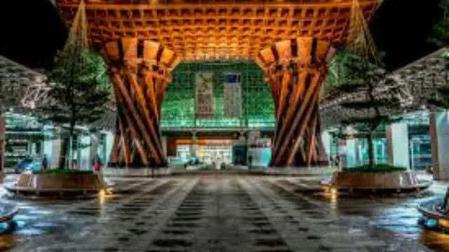 2. Kanazawa Station (Jepang)