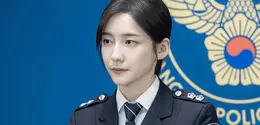 Lee Kang Hyun saat berseragam menampilkan pesona yang berbeda. Pemirsa sangat mengantisipasi transformasi akting Park Ji Hyun lewat drama ini. (Foto: SBS)