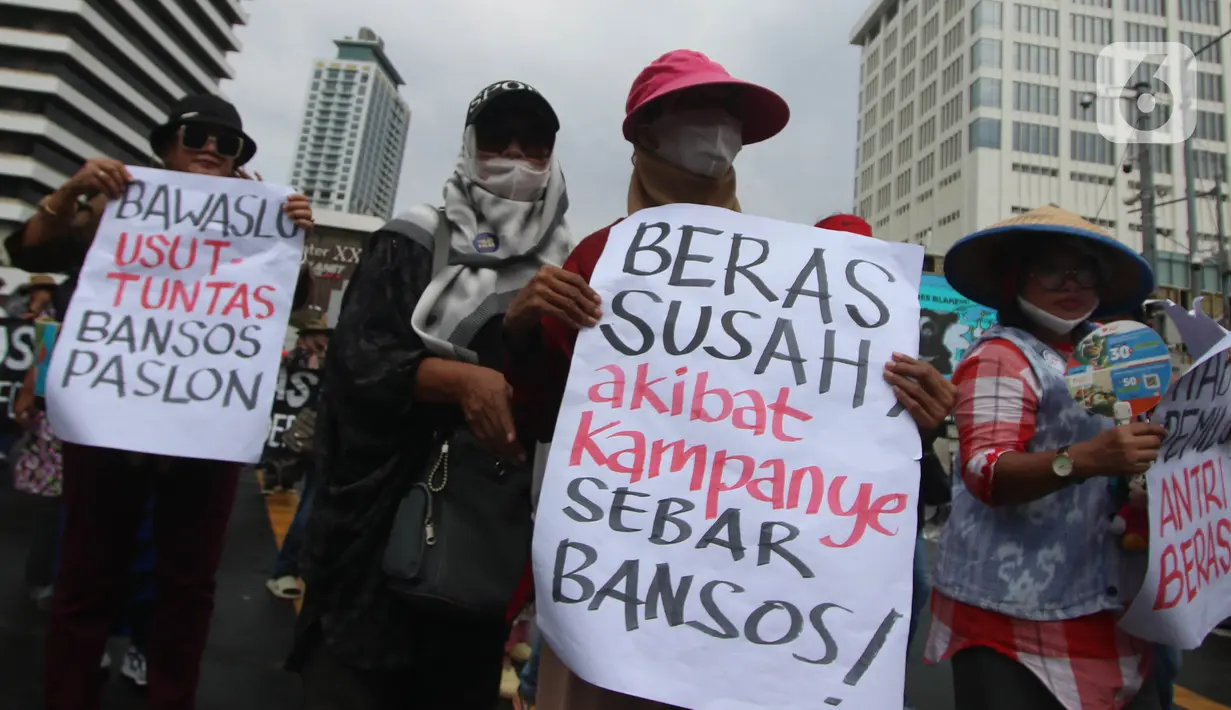 Mereka menduga, kelangkaan beras saat ini disebabkan penyaluran bansos yang masif dilakukan saat pelaksanaan kampanye Pemilu 2024. (merdeka.com/Arie Basuki)