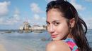 Tanpa polesan makeup, potret Pevita Pearce tetap memesona saat sedang liburan di Pulau Belitung ini. (Liputan6.com/IG/@pevpearce)