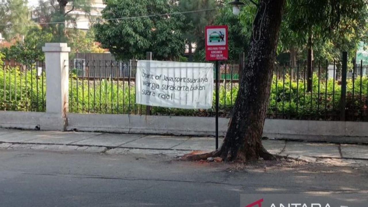 Jelang Pilkada Surakarta, Muncul Spanduk Provokasi 'Suaranya Warga Bukan Suara Raja