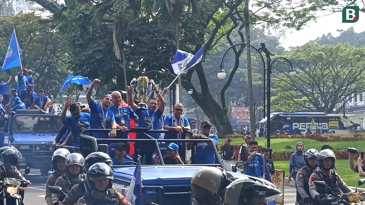 Persib Berkonvoi Lewati Lautan Bobotoh: Bakal Pamerkan Trofi Juara BRI Liga 1 di Gedung Sate
