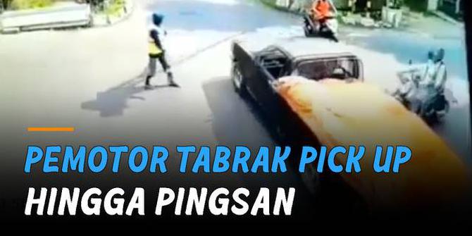 VIDEO: Abaikan Arahan Pak Ogah, Pemotor Tabrak Pick Up Hingga Pingsan
