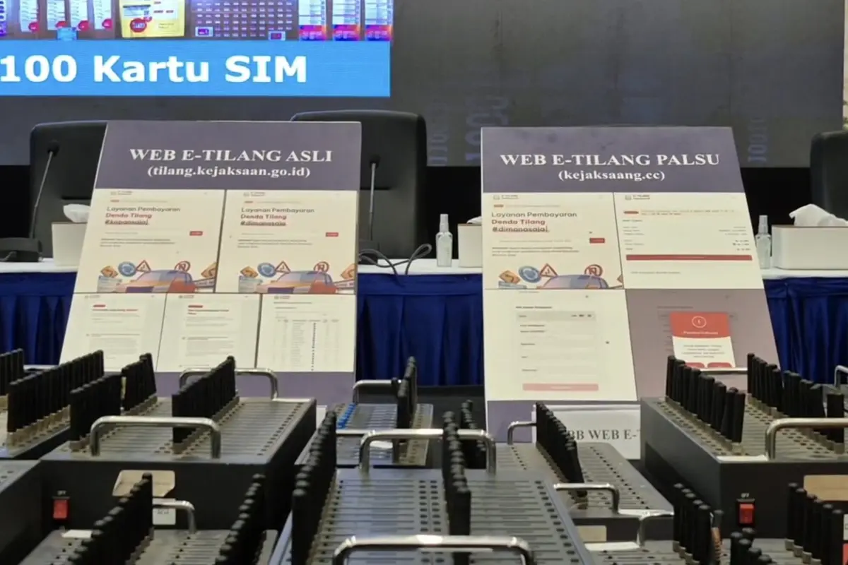 Contoh penipuan online atau phishing dengan modus SMS Blast E-Tilang.