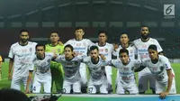 Pemain Bali United saat sesi foto tim jelang laga melawan Bhayangkara FC di Stadion Patriot Candrabhaga, Bekasi, Jumat (29/9). Lima pemain Bali United akan memperkuat Timnas Indonesia pada laga uji coba melawan Kamboja. (Liputan6.com/Helmi Fithriansyah)