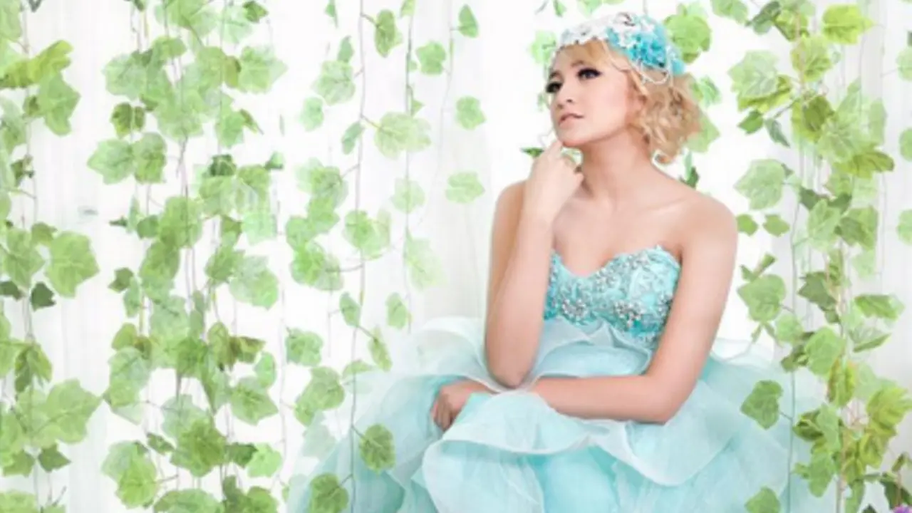 4 Gaya Marshanda di Instagram