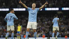 Penyerang Manchester City, Erling Haaland berselebrasi usai mencetak gol ke gawang Nottingham Forest pada pertandingan lanjutan Liga Inggris di Stadion Etihad di Manchester, Inggris, Kamis (1/9/2022).  Haaland mencetak hattrick dan Manchester City menang besar atas Nottingham Forest 6-0. (AP Photo/Dave Thompson)
