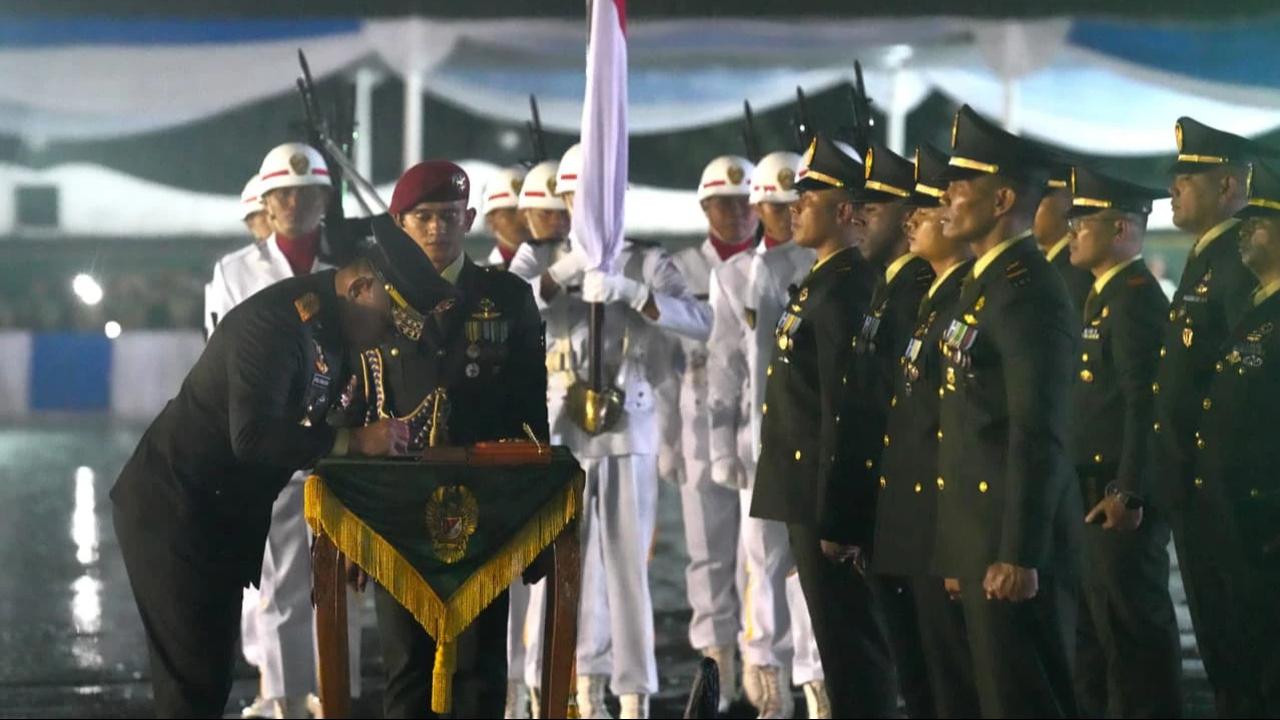 FOTO: Kasad Lantik 1202 Perwira Remaja TNI AD di Bandung