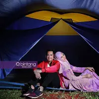 Tommy Kurniawan dan Lisya Nurrahmi masih canggung berpelukan meskipun telah menikah.