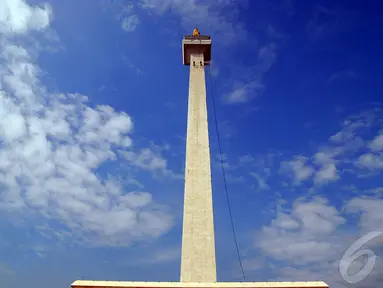 Tugu Monumen nasional terakhir kali dibersihkan pada 1992 lalu. Kini, Monumen tersebut kembali dibersihakn sejak 5 hingga 18 Mei 2014 (Liputan6.com/Miftahul Hayat)