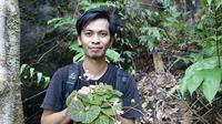 Agusti Randi, satu dari sejumlah peneliti yang fokus di bidang taksonomi tumbuhan, ekologi, dan konservasi di Indonesia (Foto: Liputan6.com/Aceng Mukaram)