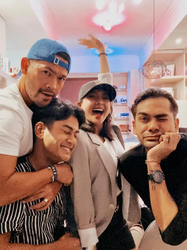 Pernah Dikabarkan Dekat, Ini 6 Potret Persahabatan Cita Citata dan Kiki Rizky