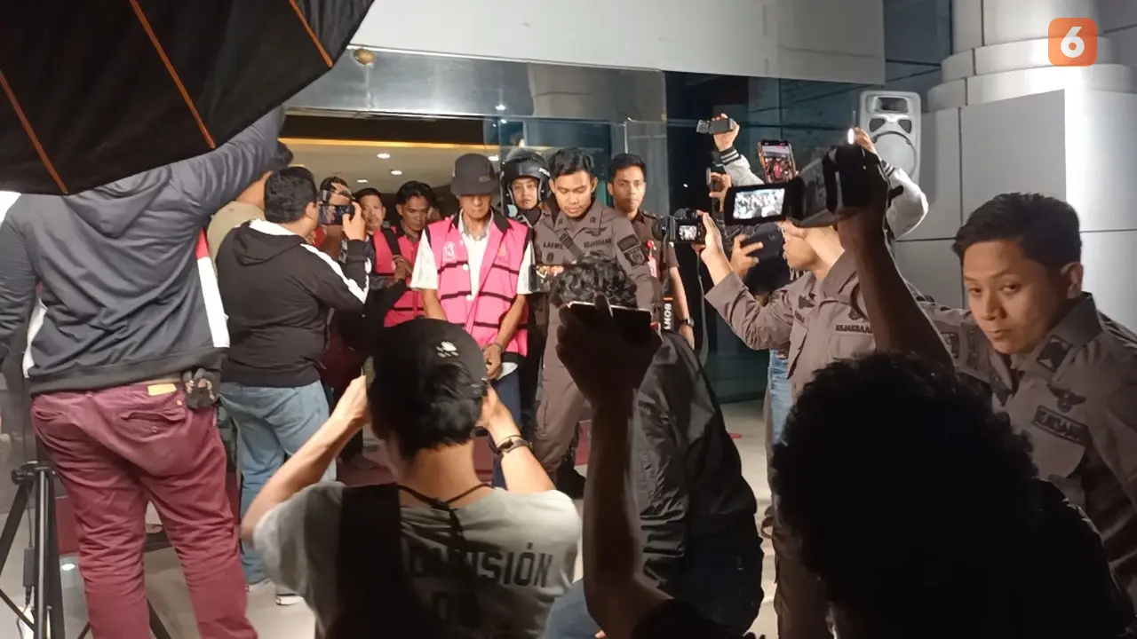 Kejati Sulsel menetapkan 6 tersangka dalam kasus 'mafia tanah' pembebasan lahan pembangunan Bendungan Paselloreng Kabupaten Wajo.(Liputan6.com/Eka Hakim)