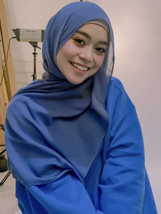 Setelah unggahan Lesty Kejora pada Instagramnya, produk Azarine Lightening Tone Up Body Serum yang hanya dibanderol senilai 47,000 tersebut mendadak sulit didapatkan karena sold out di berbagai marketplace.  (Instagram @lestykejora)