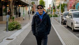 Desta tak dapat menutupi rasa bangga kala dipercaya jadi Dono di film Warkop DKI Reborn versi terbaru. Ia teringat masa kecil nonton film Warkop bareng ayah. (Foto: Grady Kayzel dari Instagram @desta80s)