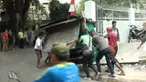 Satpol PP Jakarta Barat melakukan penertibanPKL dan parkir liar yang menggunakan badan trotoar di kawasan Tanjung Duren. 