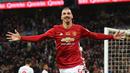 10. Zlatan Ibrahimovic (Manchester United) - Pria asal Swedia ini lahir di kota kecil dari seorang Ayah yang pecandu alkohol. Ibra cilik bermain bola di jalanan dan lapangan darurat sebelum menjadi bintang sepak bola seperti saat ini. (EPA/Andy Rain)