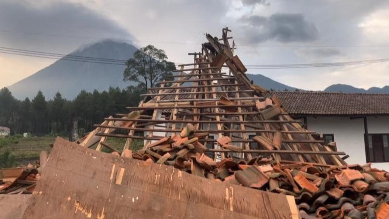Angin Kencang Rusak Puluhan Rumah dan Fasilitas Warga Penyintas Erupsi Semeru