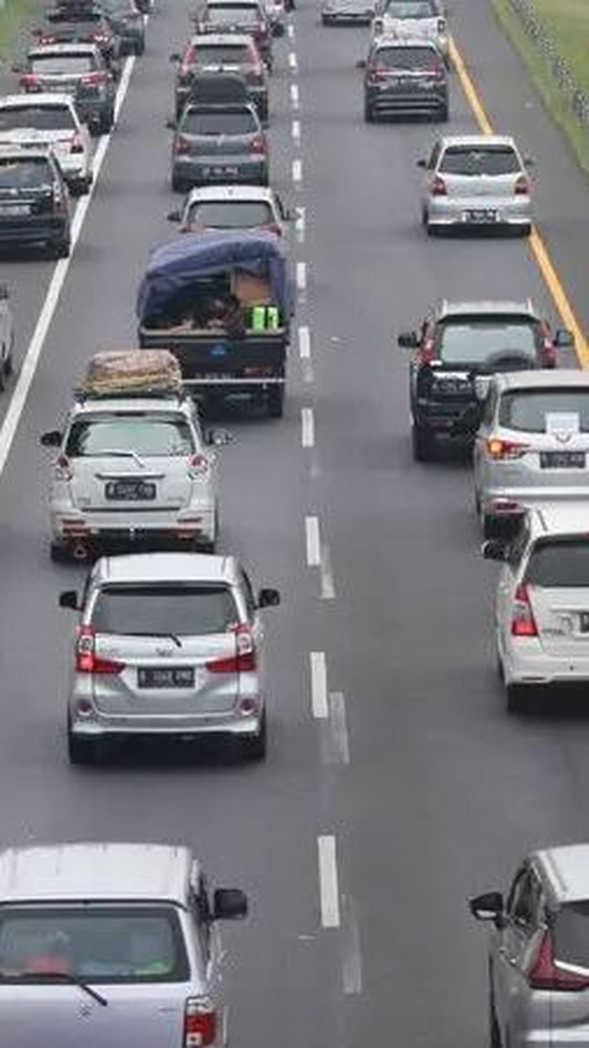 Berikut ini beberapa tips bagi pengendara yang berada di jalur contraflow yang dikutip dari laman Gramedia: