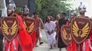 Tablo Jalan Salib menjadi medium penghayatan kesengsaraan Yesus dalam menerima kesengsaraan penebusan dosa semua umatnya. (Liputan6.com/Angga Yuniar)